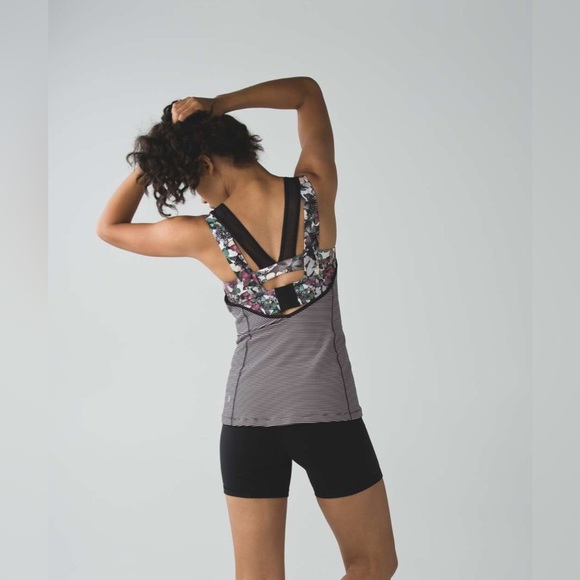 Lululemon Size 4 Tank Top with Built In Bra Lululemon Super Sport Tank # W1M53S. - Picture 2 of 8